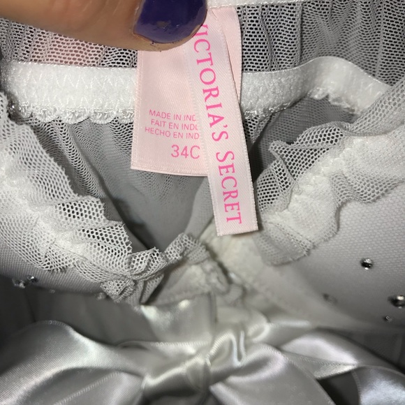 Victoria’s Secret White Lingerie set- 34C - Picture 4 of 7